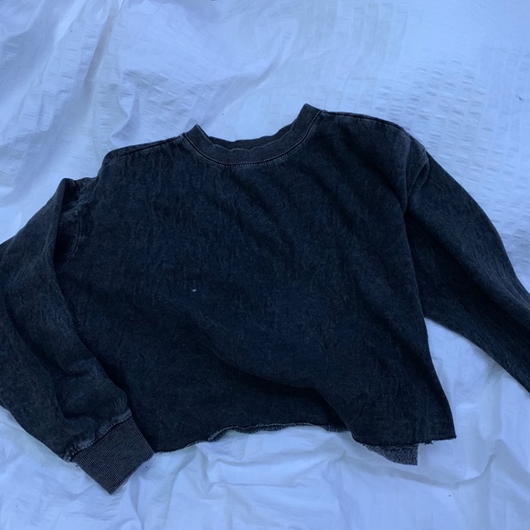 Distressed cropped crew neck! - Picture 1 of 3
